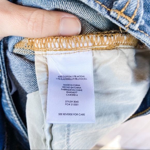 Cabi Slim Boyfriend Distressed Skinny Jeans Size 2 - Picture 4 of 5